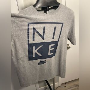 Nike men’s shirt